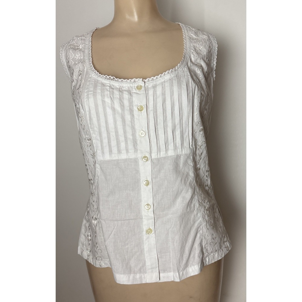 Vintage White Pintuck Floral embroidery Sleeveless top Boho Cottagecore Cotton